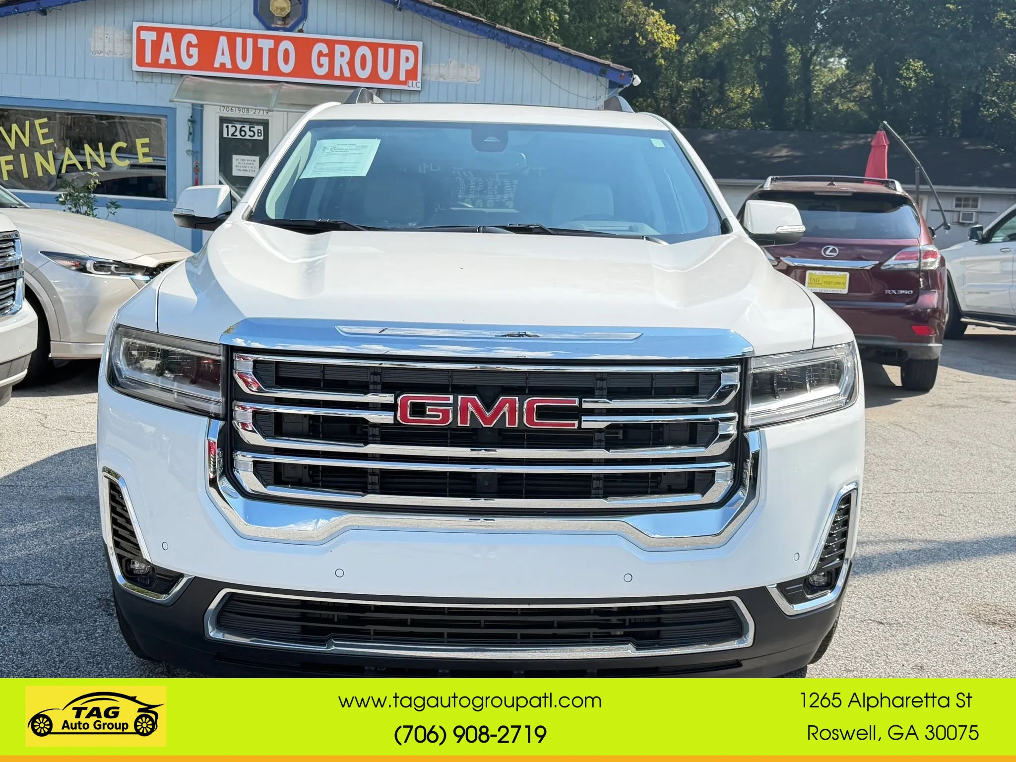 Used 2020 GMC Acadia SLT w/ Driver Alert Package II FWD image 2