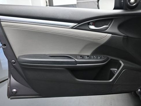 Used 2017 Honda Civic Touring image 19