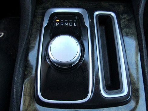 Used 2016 Chrysler 300 C RWD image 22