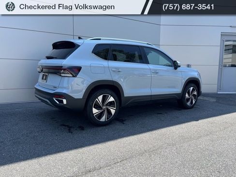 New 2025 Volkswagen Taos SE image 23