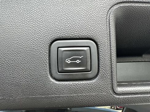 Used 2024 GMC Terrain SLT w/ LPO, Floor Liner Package image 27