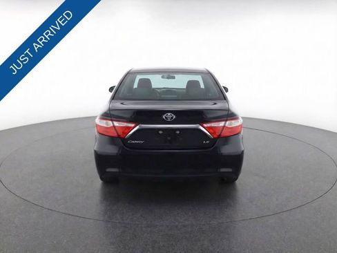 Used 2016 Toyota Camry LE image 3