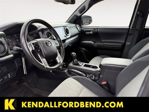 Used 2022 Toyota Tacoma TRD Off-Road w/ Technology Package image 9