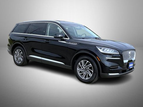 Certified 2023 Lincoln Aviator AWD image 3