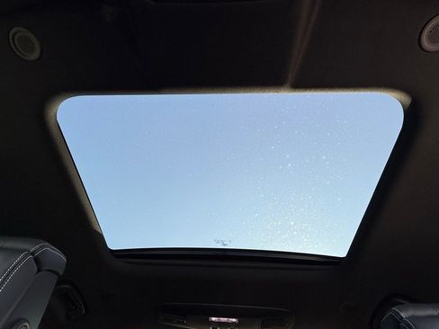 Certified 2025 Land Rover Discovery Dynamic SE image 29