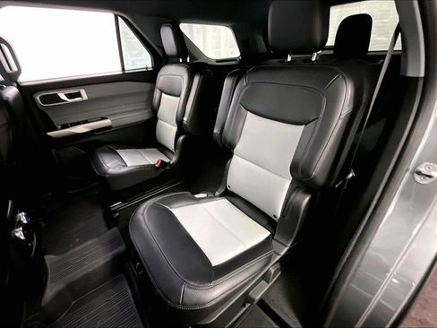 Certified 2022 Ford Explorer XLT w/ Equipment Group 202A image 25