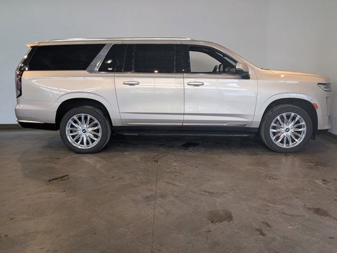 Used 2024 Cadillac Escalade ESV Premium Luxury image 5