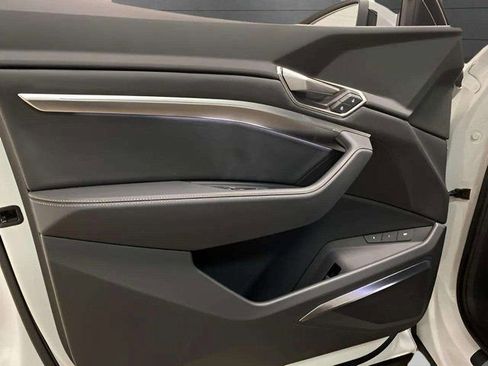 Used 2024 Audi Q8 e-tron Premium Plus w/ Premium Plus Package image 33