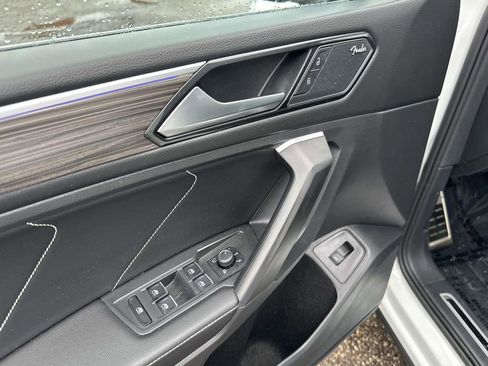 Certified 2023 Volkswagen Tiguan SEL R-Line image 21