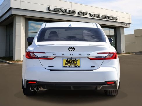 Used 2025 Toyota Camry SE FWD image 3