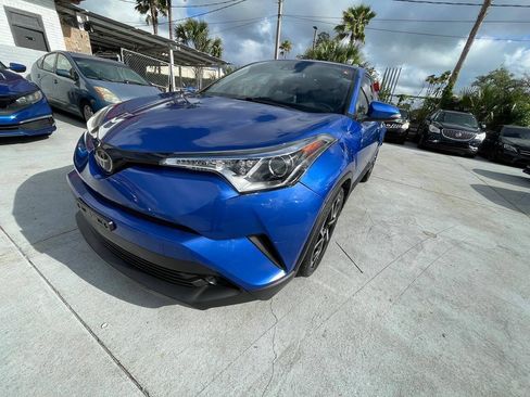 Used 2019 Toyota C-HR XLE FWD image 4
