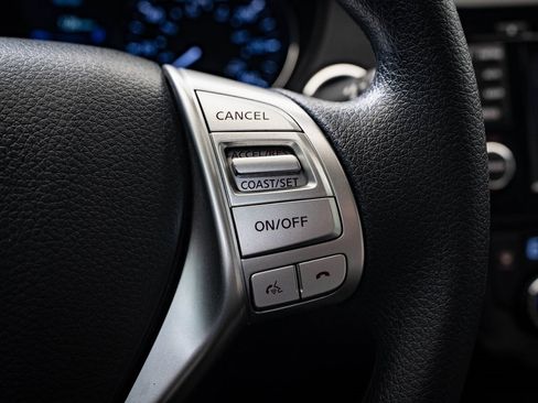 Used 2016 Nissan Rogue SV w/ SV Premium Package image 24