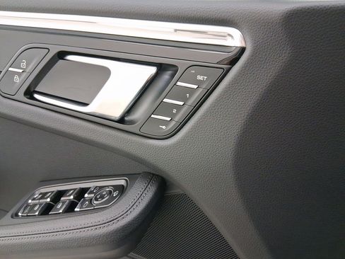 New 2026 Porsche Macan image 13