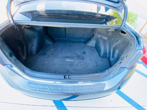 Used 2017 Toyota Corolla SE w/ Carpet Mat Package (TMS) FWD image 28