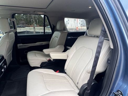 Used 2018 Ford Expedition Platinum image 38