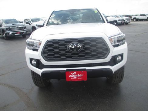Used 2022 Toyota Tacoma TRD Off-Road w/ Technology Package AWD/4WD image 14