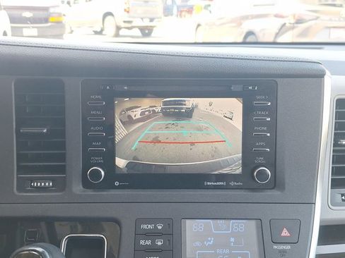 Used 2019 Toyota Sienna XLE Premium image 13