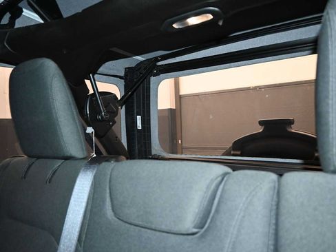 Used 2025 Jeep Wrangler Unlimited Sahara AWD/4WD image 20