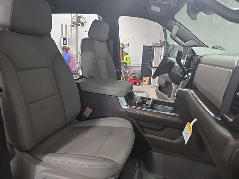 New 2026 GMC Sierra 2500 SLT w/ SLT Premium Package image 10