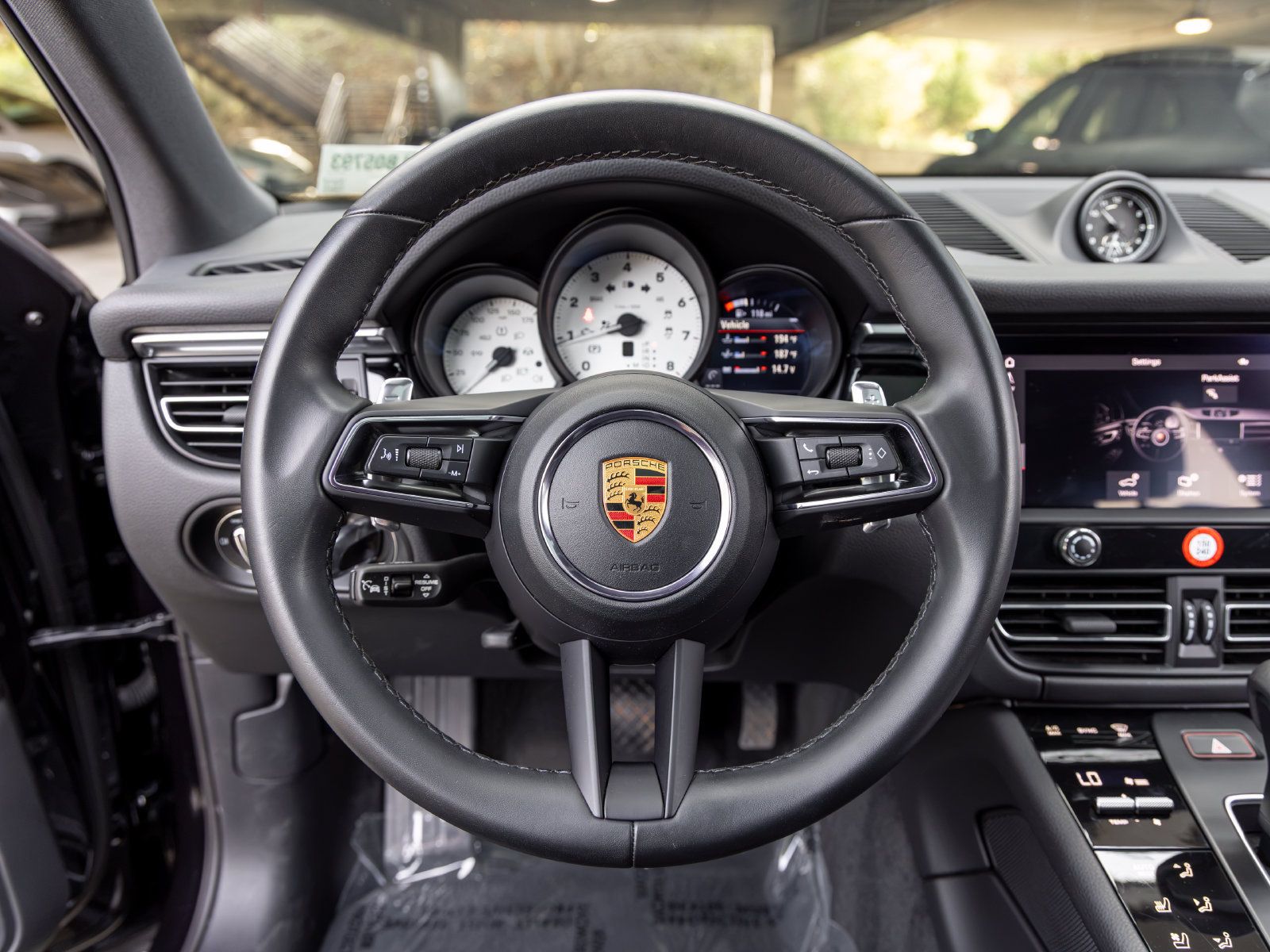 Used 2023 Porsche Macan AWD/4WD image 34