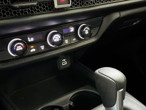 Certified 2024 Honda HR-V LX image 17