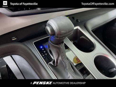 Used 2025 Toyota Sienna LE w/ LE Plus Package image 35