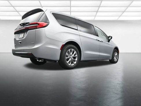 New 2026 Chrysler Pacifica Select image 24