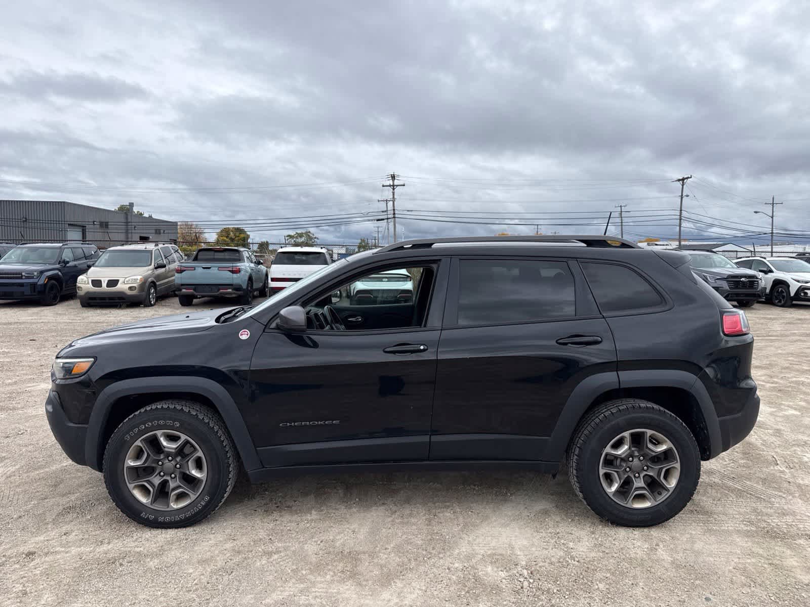 Used 2019 Jeep Cherokee Trailhawk w/ Cold Weather Group AWD/4WD image 12
