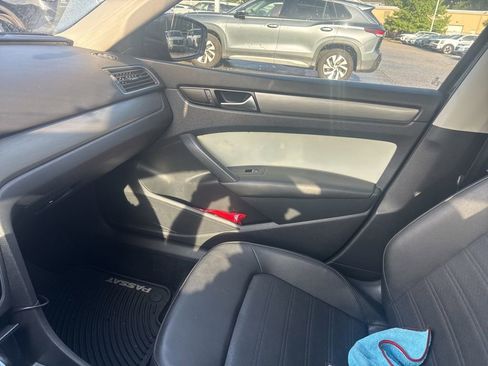 Used 2014 Volkswagen Passat 3.6 SE FWD image 4