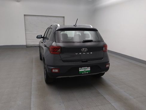 Used 2025 Hyundai Venue SEL image 6