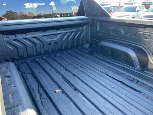 New 2025 Chevrolet Silverado EV LT image 28