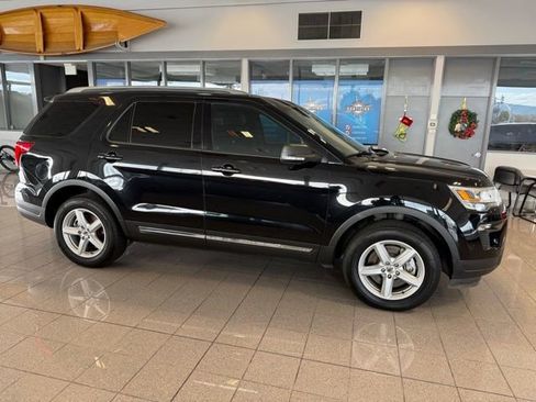 Used 2019 Ford Explorer XLT w/ Equipment Group 202A image 2