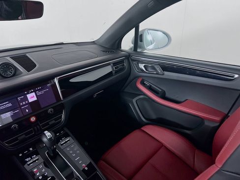 New 2026 Porsche Macan image 26