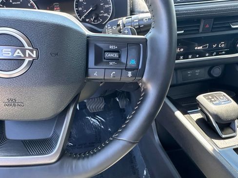 Used 2025 Nissan Rogue SV FWD image 24