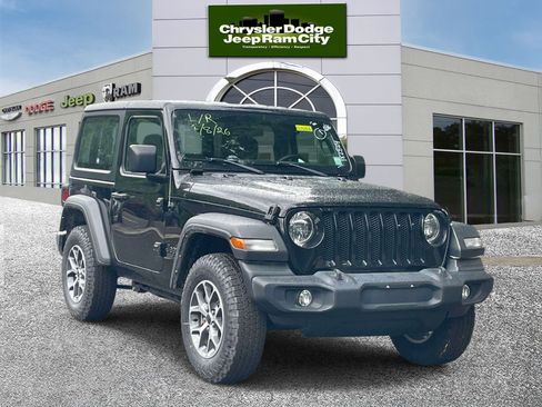 Used 2022 Jeep Wrangler Sport AWD/4WD image 4