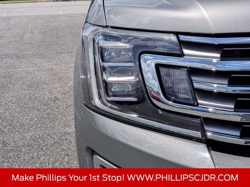 Used 2019 Ford Expedition Limited w/ Equipment Group 302A RWD image 9