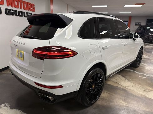 Used 2017 Porsche Cayenne Platinum Edition w/ Premium Package (PJV) AWD/4WD image 12