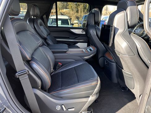 Used 2025 Lincoln Navigator Black Label image 19