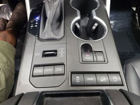 Used 2020 Toyota Highlander XLE AWD/4WD image 22