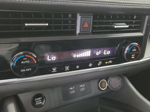 Used 2024 Nissan Rogue SV FWD image 29