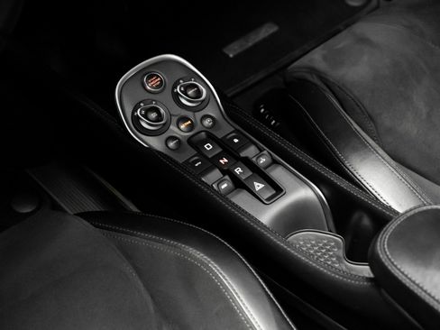 Used 2020 McLaren 600LT Spider RWD image 19