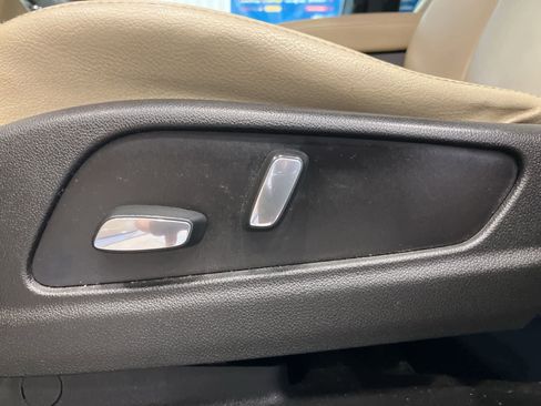 Used 2017 Cadillac XT5 FWD image 11