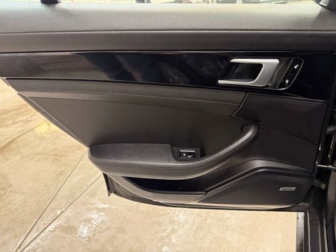 Used 2018 Porsche Panamera 4 image 11