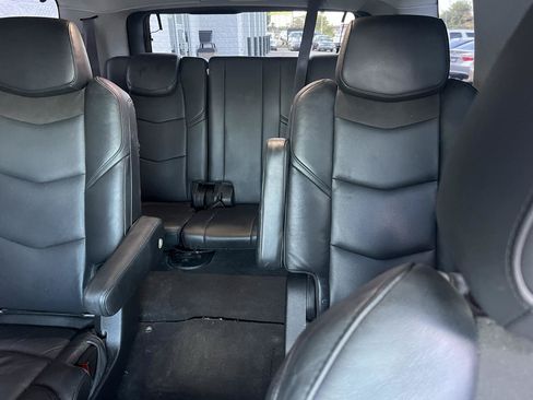 Used 2016 Cadillac Escalade Premium RWD image 13