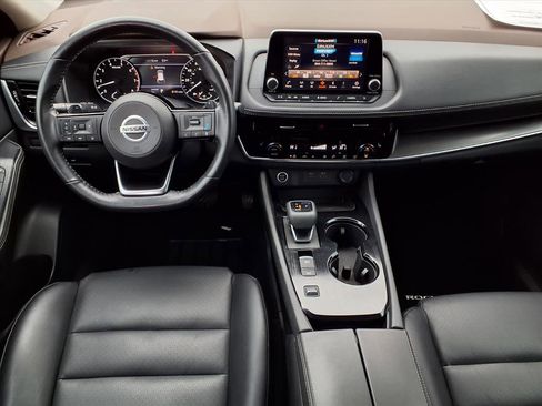 Used 2021 Nissan Rogue SV w/ Premium Package image 12