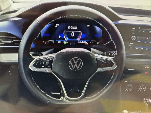 Used 2024 Volkswagen Taos SE FWD image 4