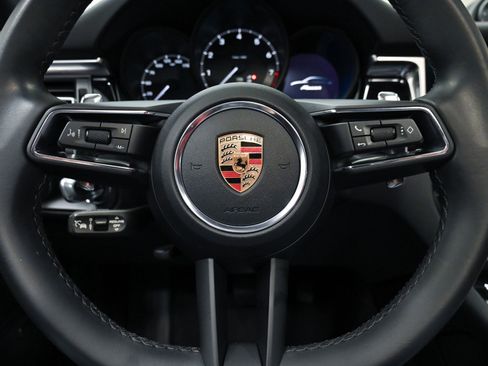 Used 2023 Porsche Macan image 8