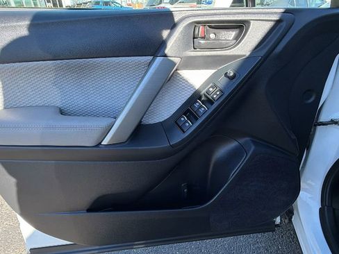 Used 2017 Subaru Forester 2.5i Premium image 18