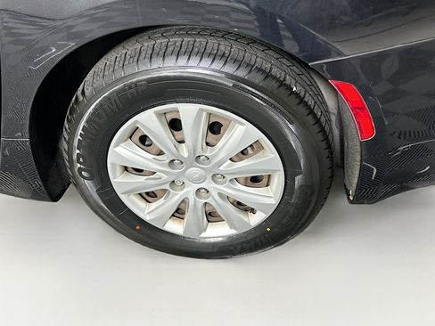 Used 2018 Chrysler Pacifica L image 11