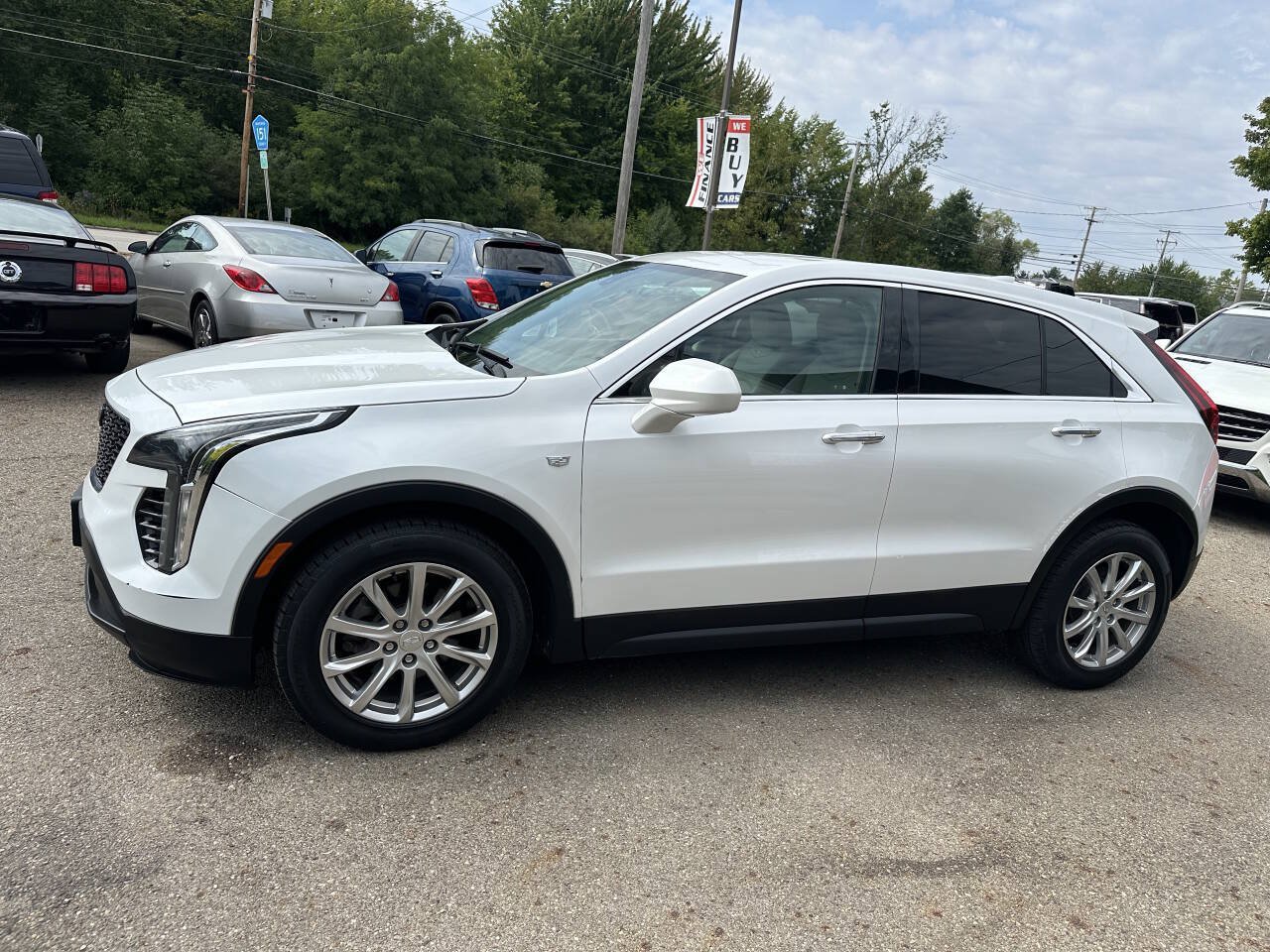 Used 2019 Cadillac XT4 Luxury w/ Cold Weather Package FWD image 3
